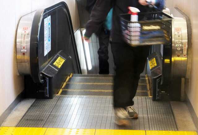 Man Dies On Escalator In Ibaraki/JR Mito Station, Cause Of Death Is Suffocation, Jacket Entangled!