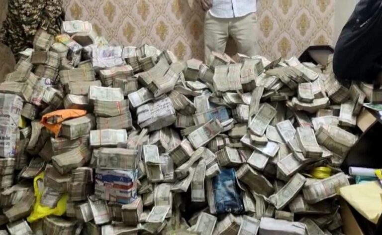 25 Crore Cash Found In Help’s House In Raids Linked To Jharkhand Minister