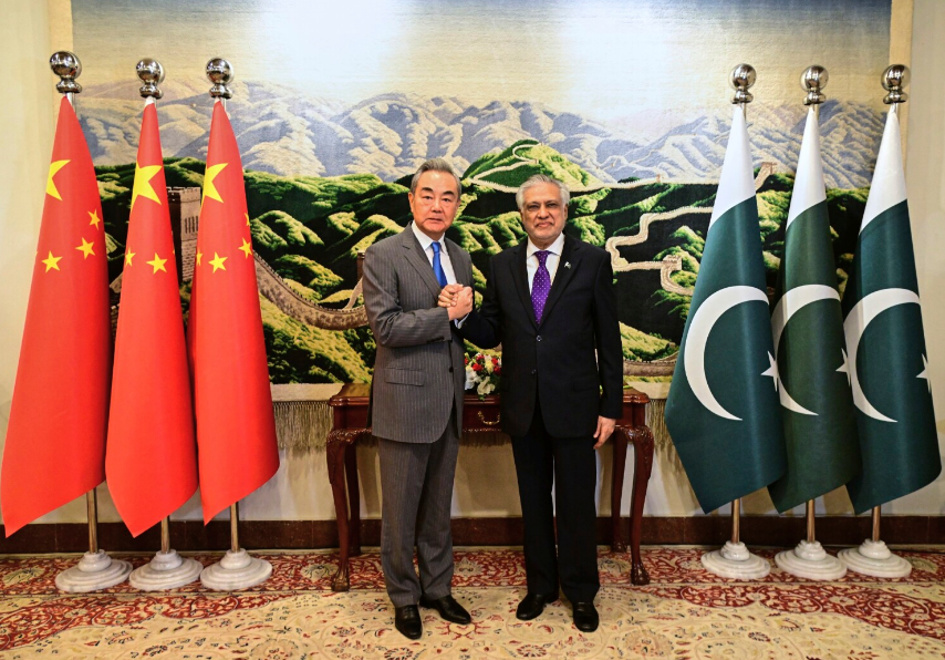 China and Pakistan Foreign Ministers agree to launch new economic corridor projects