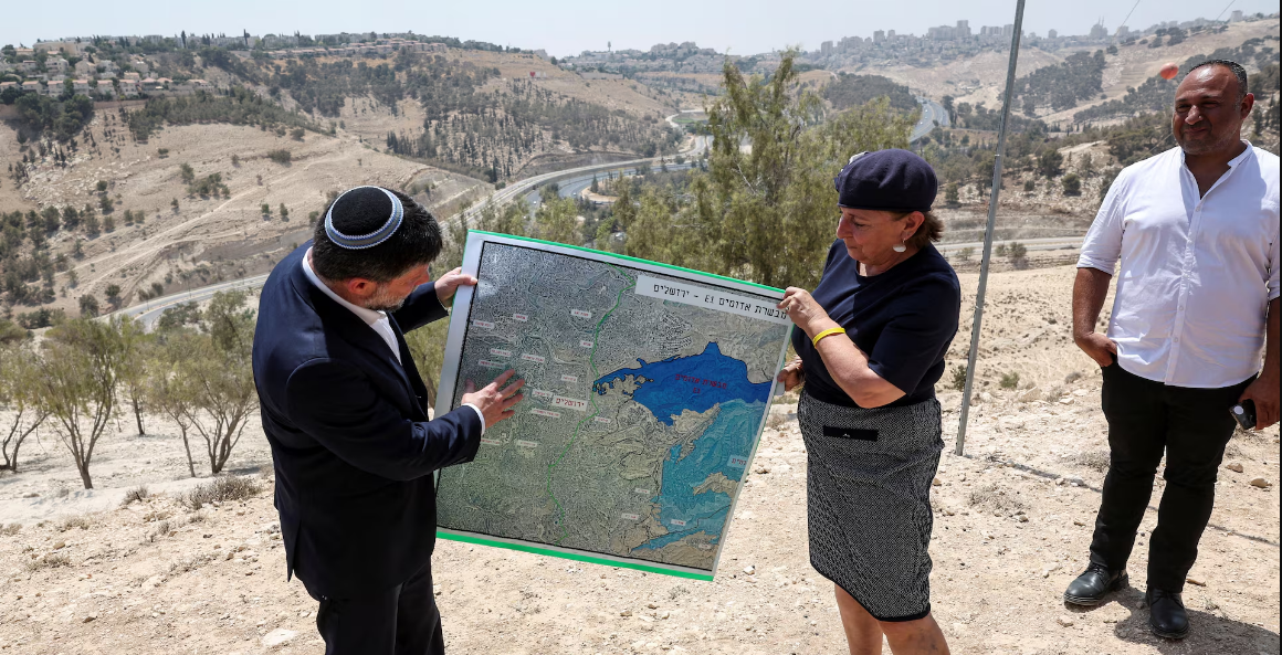 Israel E1 settlement plan makes Palestinian state further away