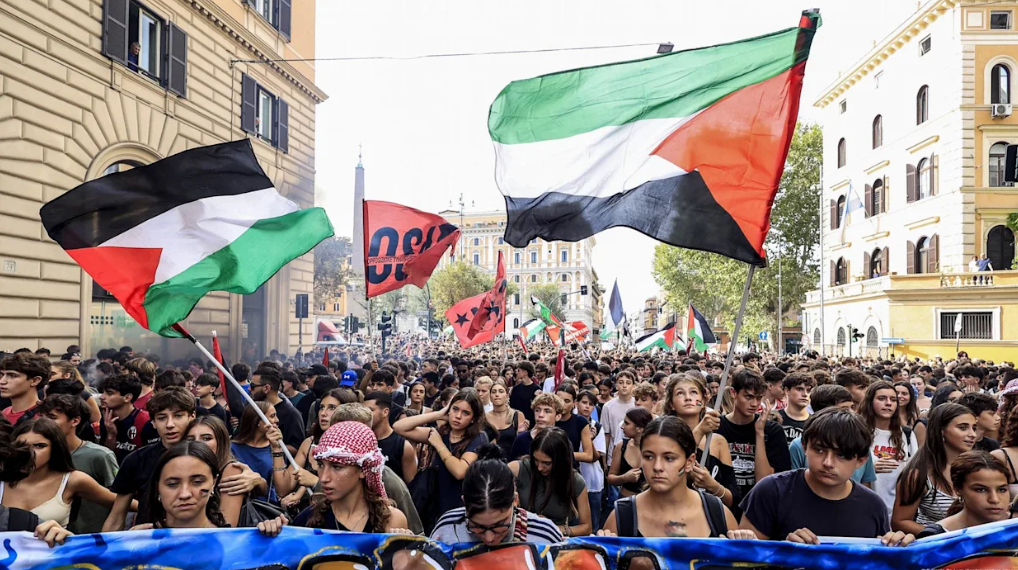 Pro-Palestinian protesters fight police in Milan, Italian ports blocked