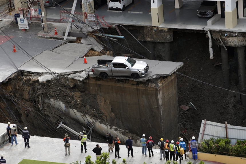 Massive 160-Foot Sinkhole Swallows Cars, Knocks Out Power, Water in Thailand’s Bangkok