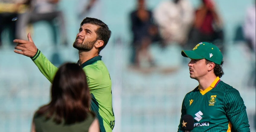 SA vs PAK 2nd ODI | De Kock revives international career with century in drubbing of Pakistan