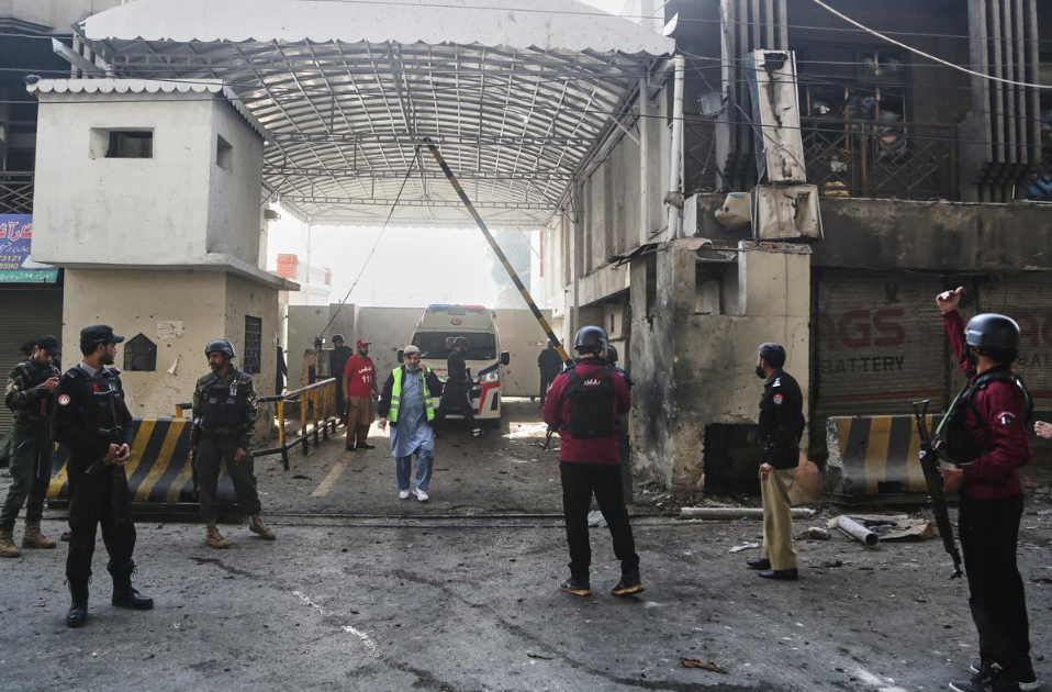 Suicide bombers attack paramilitary force HQ in Peshawar, 6 killed