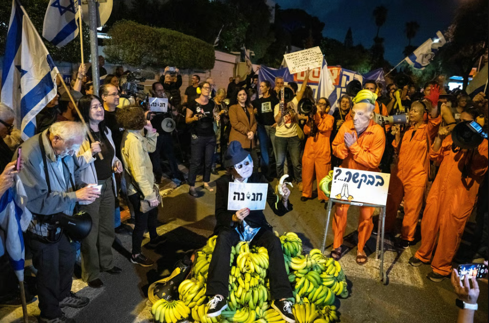 Israelis protest in Tel Aviv after Netanyahu seeks pardon on fraud cases